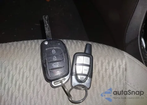 2017 Hyundai Santa Fe Sport 2.4L z USA, uszkodzony, nr VIN 5XYZTDLB4HG398757